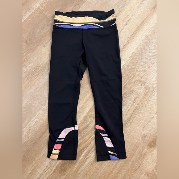 Lululemon high-rise crop with pockets, 23” - size 4 - Picture 1 of 3